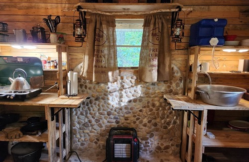 Fort Mc Clellan Cabin | Raelean - A unique off-grid tiny cabin