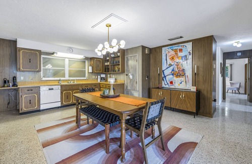 Dunnellon House | Rainbow River mid-century Estate Sleeps 20+ people and guarantees unlimited fun!