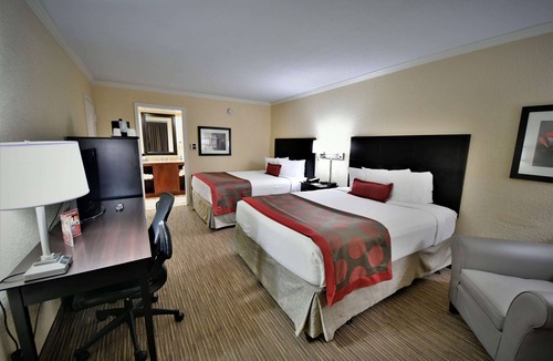 Southside Hotel | Ramada Hotel & Conference Center by Wyndham Jacksonville