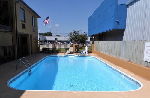 Muscle Shoals Hotel | Red Roof Inn Muscle Shoals