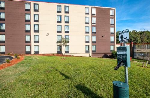 Tuscaloosa Hotel | Red Roof Inn PLUS+ Tuscaloosa - University