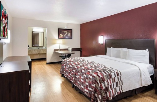 Commerce Hotel | Red Roof Inn & Suites Commerce - Athens