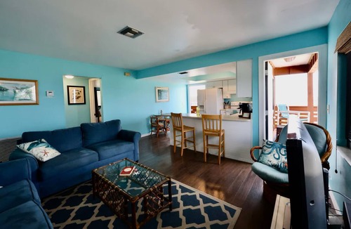 Bokeelia Apartment | Redfish suite a Welcoming 1-bedroom unit in a beach lodge right on the water