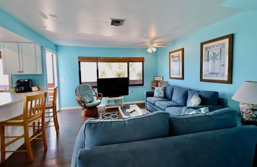 Bokeelia Apartment | Redfish suite a Welcoming 1-bedroom unit in a beach lodge right on the water