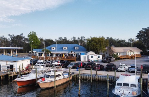 Parker House | Reel Em' Inn -3bdr 2.5ba Waterfront Home Located at Pier98 Marina -Pets Welcome