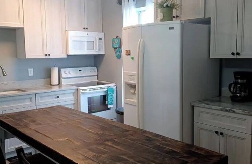 Fellowship Apartment | Relax and enjoy the sunset on a beautiful and peaceful farm (No Pets).