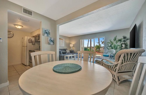 Bayview Condo | Relax Beachside! Tropical Resort Amenities 1B1B