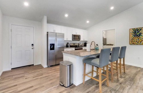 Mariner House | Relax & Enjoy the Sun in Heated Salt Water Pool & Large Screen In Patio!
