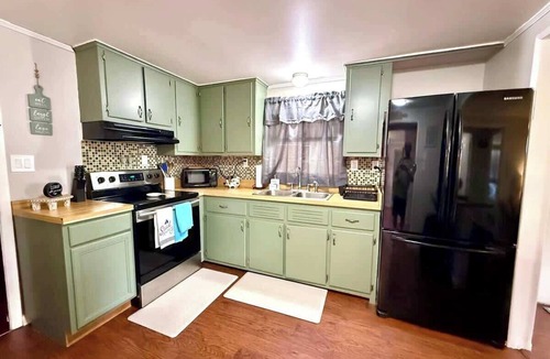 Crystal River Cottage | Relax, Explore, Boat Parking & Fenced yard