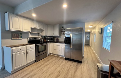 Sexton Cove Estates Cottage | Relax In a Piece Of Paradise Waterfront with Private END Canal Pet Friendly!
