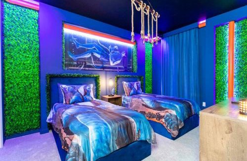 Four Corners House | Relax Play: Spacious Themed Retreat in Solara