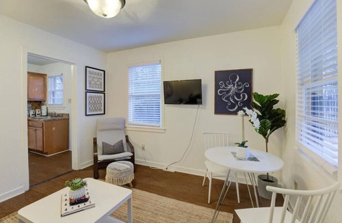 Midtown Apartment | Relaxed Midtown Vibe Near Art, Food, & Live Music