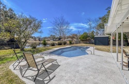 Doctors Inlet House | Relaxed Poolside Gym Escape