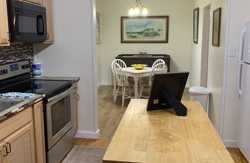 Putnam Hall House | Relaxing 4/3 Lakehouse Getaway on Lake Geneva