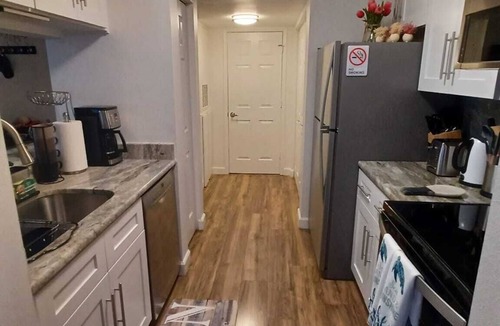 Clearwater Condo | Relaxing Avalon Condo with Heated Pool, 3 Mi to Clearwater Beach- King Size Bed