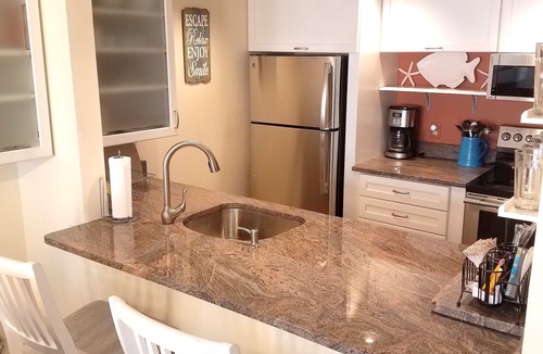 Southend Condo | Relaxing Beachfront Getaway with Heated Pool