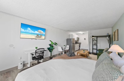Highlands Apartment | Relaxing King Studio 5 Min from Zoo & Downtown