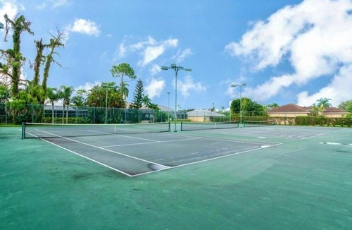 Crown Pointe House | Relaxing Modern 4BR Family Oasis in Napes- 10 Min to Beach & Downtown Fun