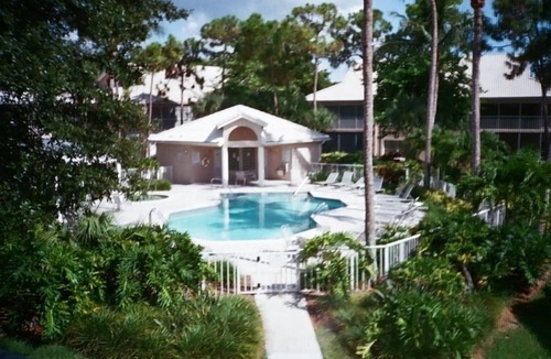 Bonita Shores Condo | Relaxing Vanderbilt Lakes Condo