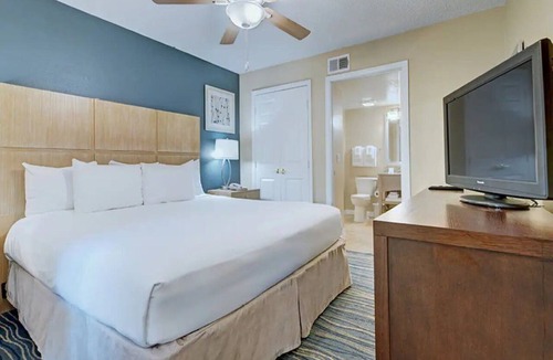 West Kissimmee Hotel | Relaxing Villa for the Ultimate Family Getaway | Best of British Pub - 2.4 miles