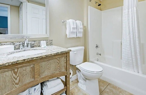 West Kissimmee Hotel | Relaxing Villa for the Ultimate Family Getaway | Best of British Pub - 2.4 miles