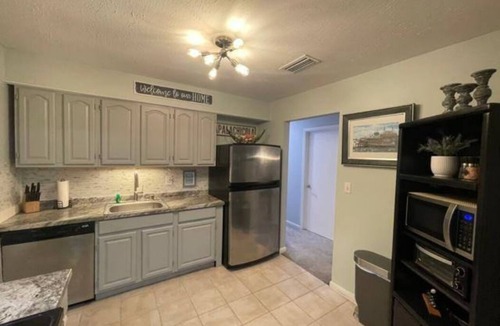 Avondale House | RelaxJax - a Private Paradise in a Pristine Neighborhood Fenced yard w/grill.