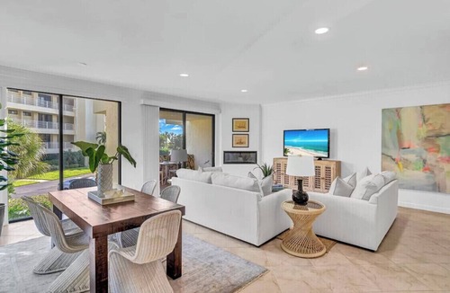 Indian River Shores Condo | Remodeled 3 bedroom condo, only 100 feet from the sandy private beach. Sleeps 10