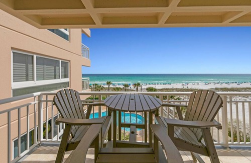 Destin Condo | Remodeled Beachfront 🐠 Popular Destin Towers ⚓️ Located in the ❤️ of Destin