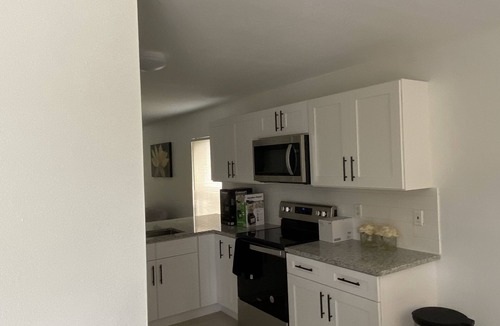Ruskin Villa | Remodeled Duplex. Close to apollo Beach and places to eat and entertainments.