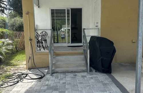 Ruskin Villa | Remodeled Duplex. Close to apollo Beach and places to eat and entertainments.
