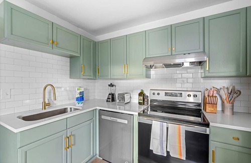 College Park House | Remodeled home w/patio, grill & fire pit