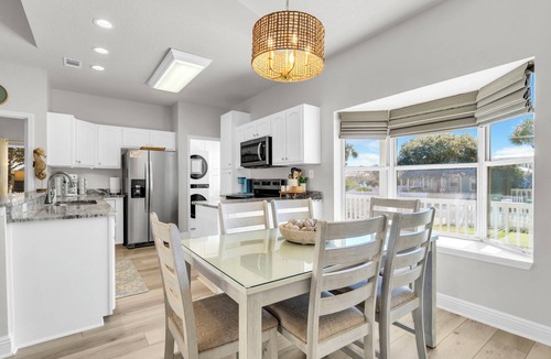 Clipper Cove House | Remodeled & New to VRBO 2026! Crystal Beach,Community pool, 3 blocks to beach