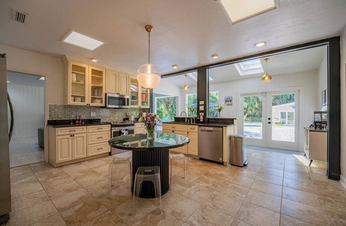 Gainesville House | Renovated 5 Bdrm House Walking Distance to Stadium and O'connell Center w/Pool