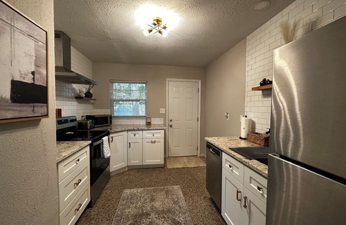 Historic District Apartment | Renovated apt walking distance to downtown