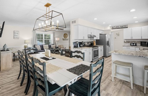 El Centro Beach House | RENOVATED BEACH HOUSE WITH PRIVATE POOL. CLOSE TO THE BEACH! GAME ROOM!