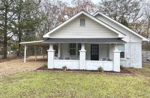Calera House | Renovated Calera Farmhouse Home!