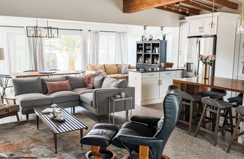 Audubon Park House | Renovated Mid-Century Modern 3 bedroom Home with Fenced In Backyard in Orlando