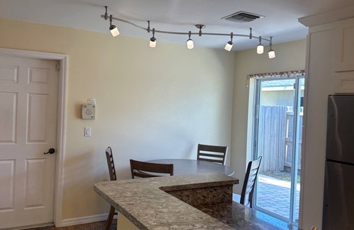 Osprey Village House | Renovated Tranquil 3-Bdrm- w/yard, workspace, great kitchen in Osprey dogs ok