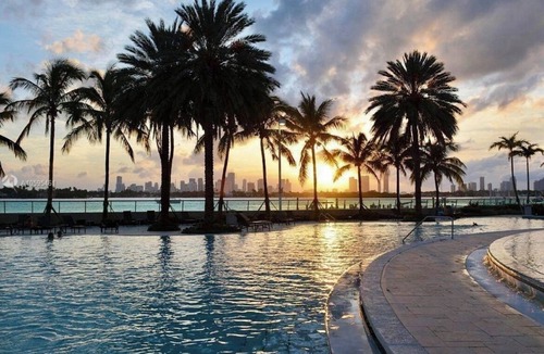 West Avenue Condo | Resort-Style Living in the Heart of South Beach