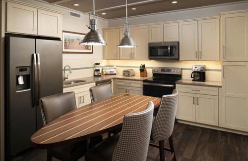 Holmes Beach Hotel | Resort-Style Villa with Kitchen, Balcony and Pool Near AMI Gulf Waters & Trails