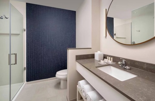 Doral Hotel | Restful & Clean Stay in 4 Executive Suite | Free Hot Breakfast