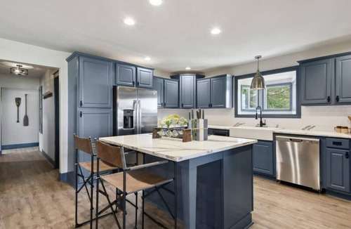Shoreline Park House | Restful Retreat | Heated Pool & Game Room