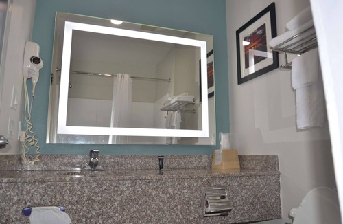 Foley Hotel | Restful Room Near Foley Sports Complex -1.21mi | Explore & Relax Comfortably!