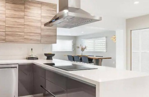 Coral Terrace House | Retreat Near MIA Heated Pool, BBQ & Playground
