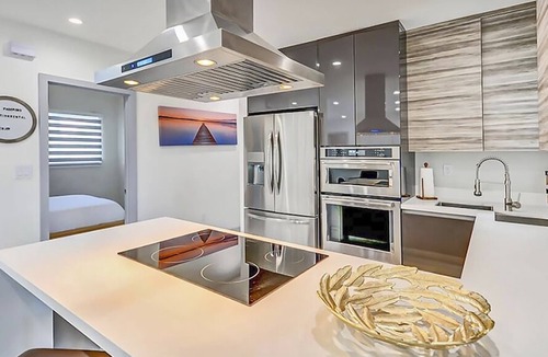 Coral Terrace House | Retreat Near MIA Heated Pool, BBQ & Playground