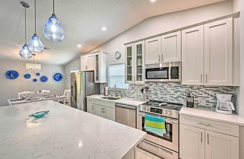 Naples Park House | Retreat w/Heated Pool Near Vanderbilt Beach!