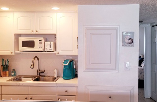 Sunset Beach Condo | Right on the Gulf! Beautiful white sandy beachfront! Safe, quiet, and friendly!