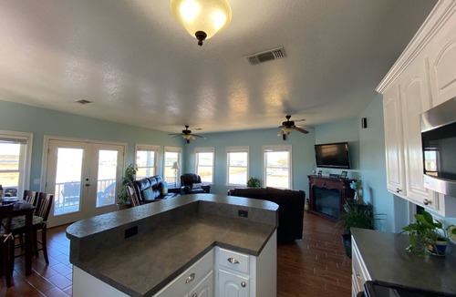 Shoreline Park House | River Escape