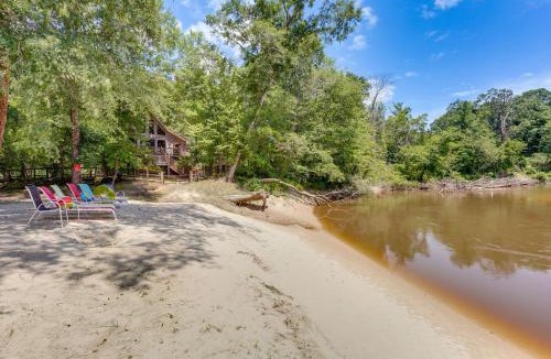 Seminary House | Riverfront Cabin w/Outdoor Oasis in Seminary!