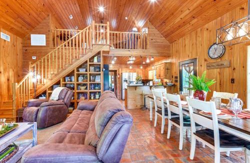 Seminary House | Riverfront Cabin w/Outdoor Oasis in Seminary!